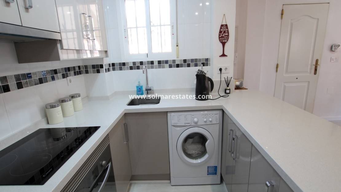 2 makuuhuone Rivitalo myytävänä paikassa Cabo Roig mukana uima-altaan - 235 000 € (Ref: 9834237)