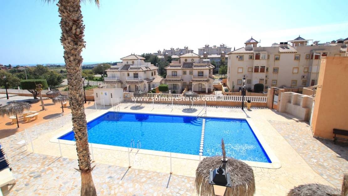 2 makuuhuone Rivitalo myytävänä paikassa Cabo Roig mukana uima-altaan - 235 000 € (Ref: 9834237)