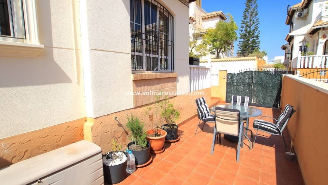 2 makuuhuone Rivitalo myytävänä paikassa Cabo Roig mukana uima-altaan - 235 000 € (Ref: 9834237)