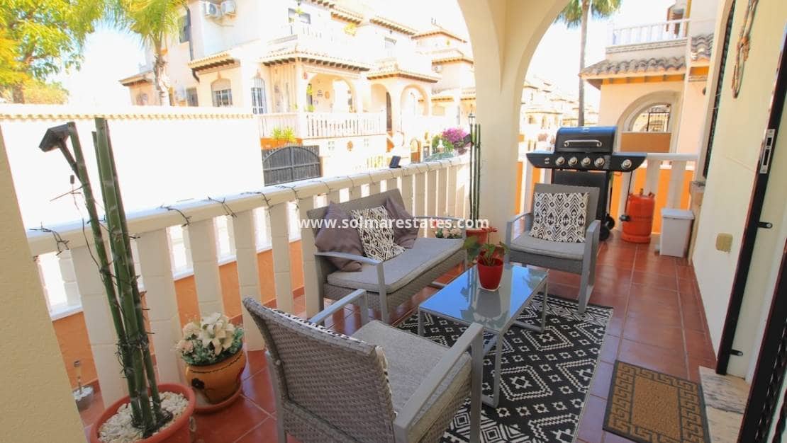 2 makuuhuone Rivitalo myytävänä paikassa Cabo Roig mukana uima-altaan - 235 000 € (Ref: 9834237)
