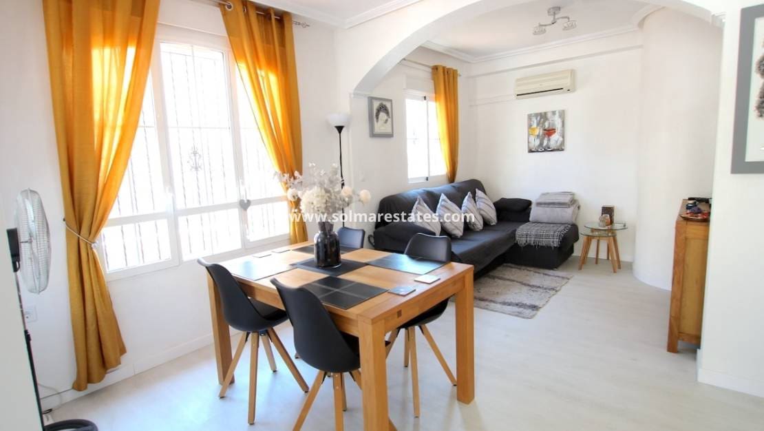 2 makuuhuone Rivitalo myytävänä paikassa Cabo Roig mukana uima-altaan - 235 000 € (Ref: 9834237)