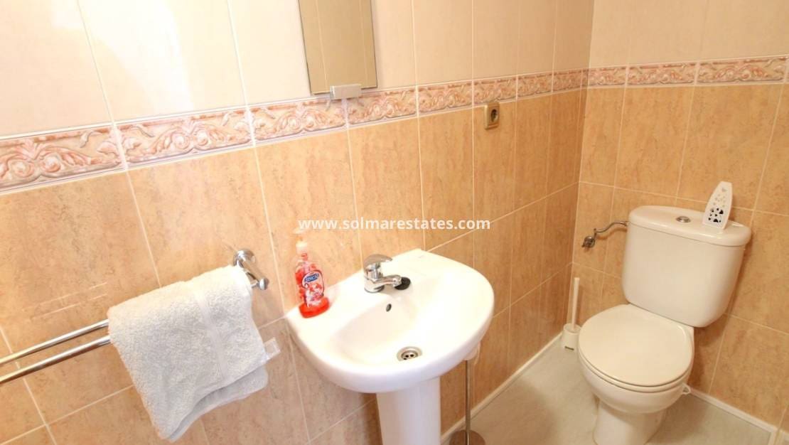 2 makuuhuone Rivitalo myytävänä paikassa Cabo Roig mukana uima-altaan - 235 000 € (Ref: 9834237)