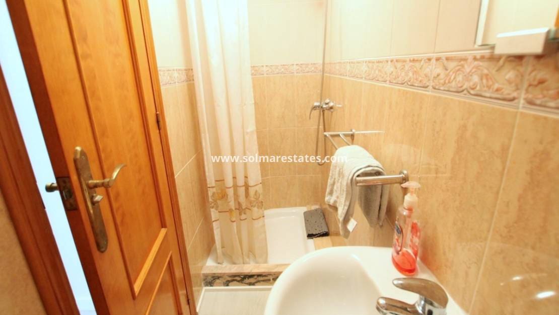 2 makuuhuone Rivitalo myytävänä paikassa Cabo Roig mukana uima-altaan - 235 000 € (Ref: 9834237)