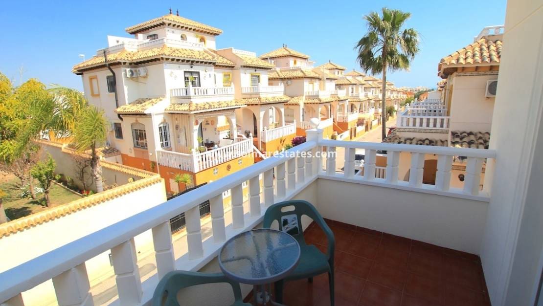 2 makuuhuone Rivitalo myytävänä paikassa Cabo Roig mukana uima-altaan - 235 000 € (Ref: 9834237)