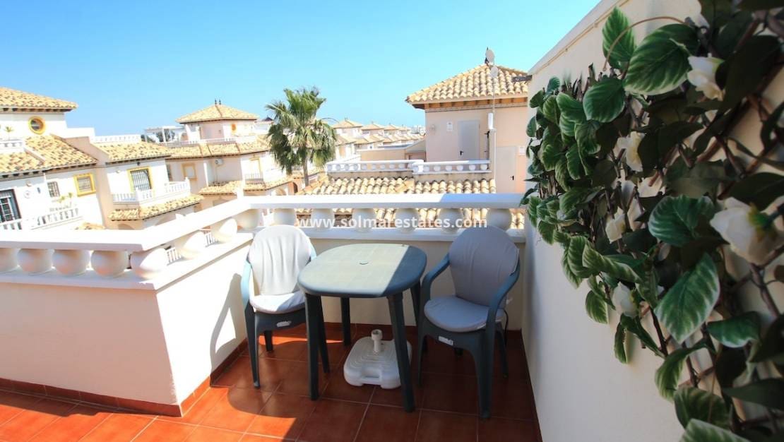 2 makuuhuone Rivitalo myytävänä paikassa Cabo Roig mukana uima-altaan - 235 000 € (Ref: 9834237)