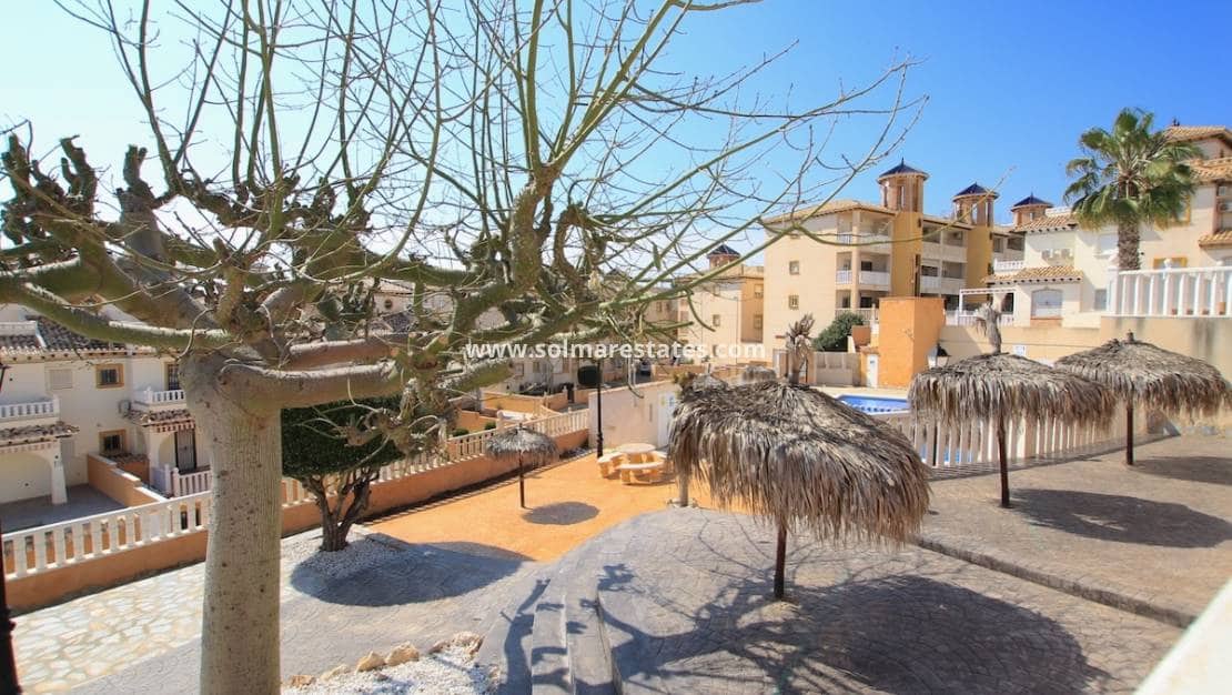 2 makuuhuone Rivitalo myytävänä paikassa Cabo Roig mukana uima-altaan - 235 000 € (Ref: 9834237)