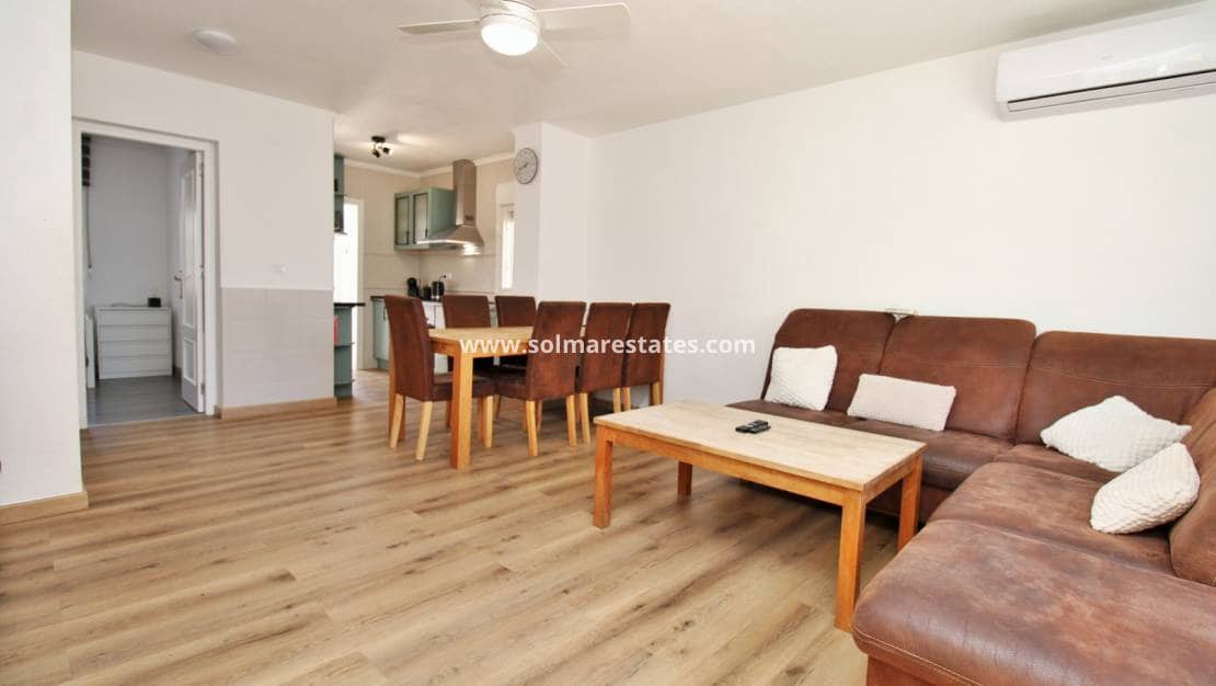 3 quarto Moradia Geminada para venda em Villamartin com piscina - 219 000 € (Ref: 9838251)