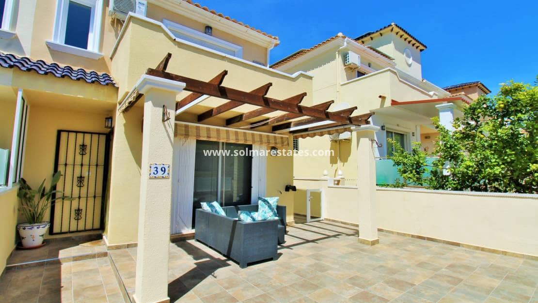 3 quarto Moradia Geminada para venda em Villamartin com piscina - 219 000 € (Ref: 9838251)