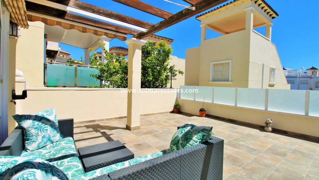 3 quarto Moradia Geminada para venda em Villamartin com piscina - 219 000 € (Ref: 9838251)