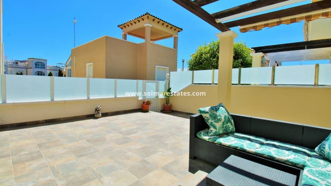 3 quarto Moradia Geminada para venda em Villamartin com piscina - 219 000 € (Ref: 9838251)