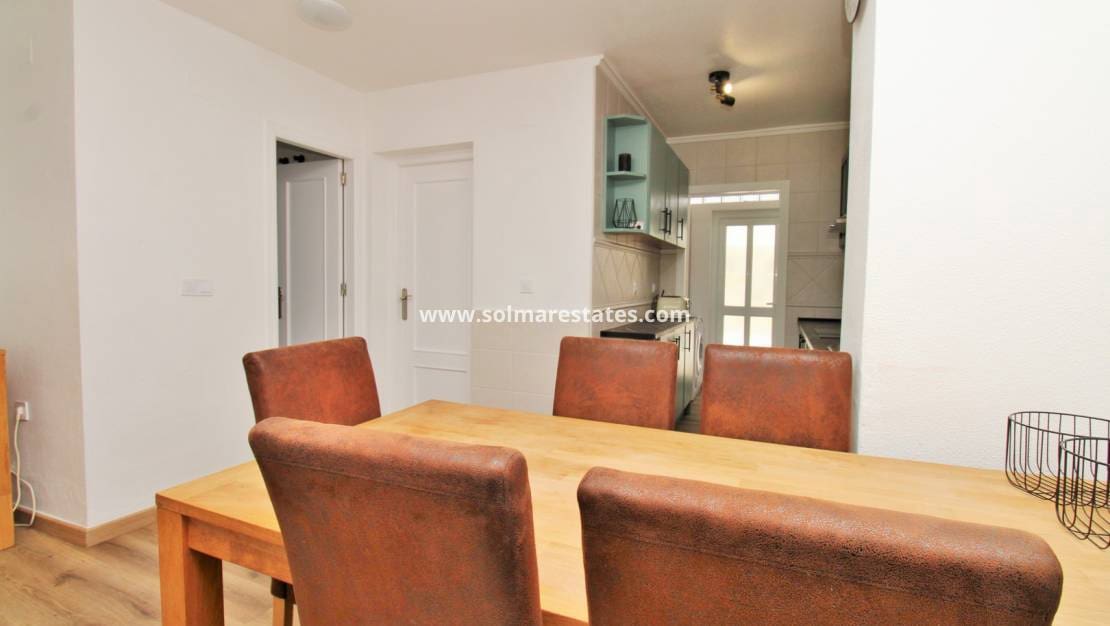 3 quarto Moradia Geminada para venda em Villamartin com piscina - 219 000 € (Ref: 9838251)