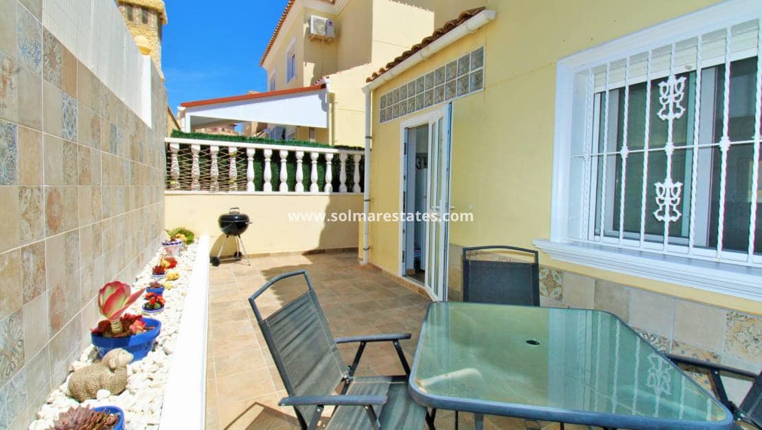 3 quarto Moradia Geminada para venda em Villamartin com piscina - 219 000 € (Ref: 9838251)