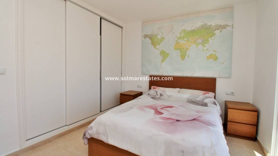 3 quarto Moradia Geminada para venda em Villamartin com piscina - 219 000 € (Ref: 9838251)
