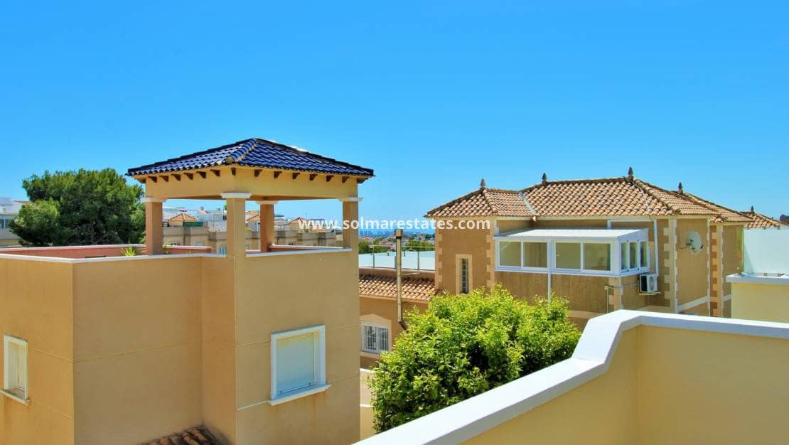 3 quarto Moradia Geminada para venda em Villamartin com piscina - 219 000 € (Ref: 9838251)