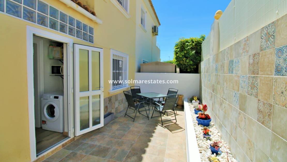 3 quarto Moradia Geminada para venda em Villamartin com piscina - 219 000 € (Ref: 9838251)