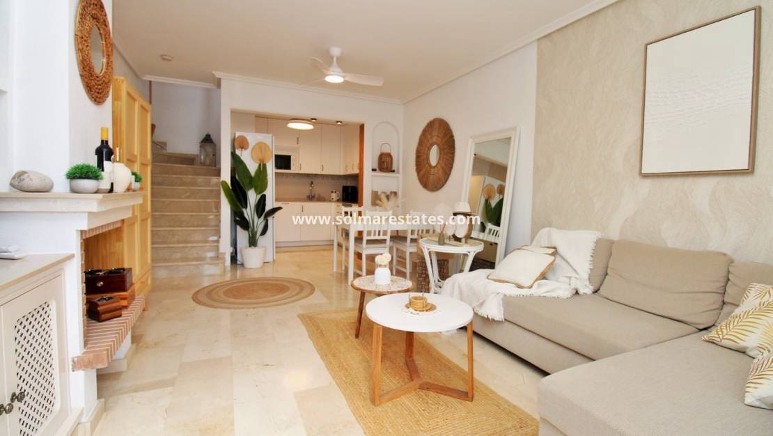 3 bedroom Terraced Villa for sale in Villamartin with pool - € 269,500 (Ref: 9838254)