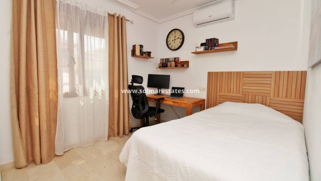 3 bedroom Terraced Villa for sale in Villamartin with pool - € 269,500 (Ref: 9838254)
