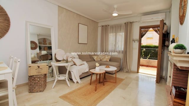 3 soveværelse Rækkehus til salg i Villamartin, Orihuela med swimmingpool - € 269.500 (Ref: 9838254)