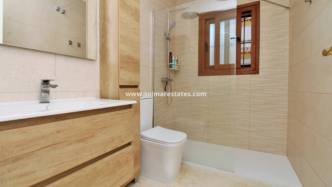 3 bedroom Terraced Villa for sale in Villamartin with pool - € 269,500 (Ref: 9838254)