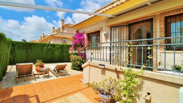 3 soveværelse Rækkehus til salg i Villamartin, Orihuela med swimmingpool - € 269.500 (Ref: 9838254)