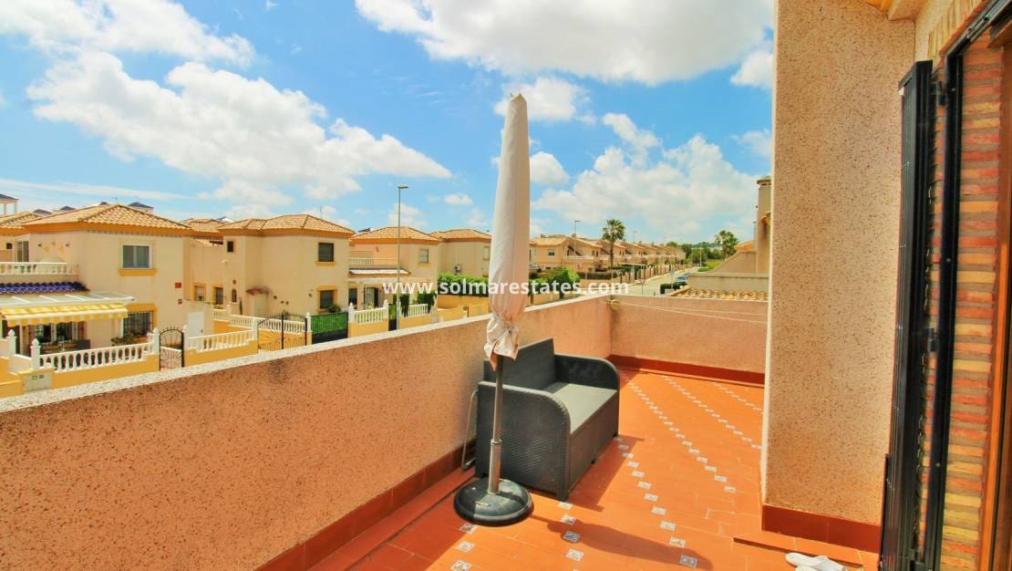 3 bedroom Terraced Villa for sale in Villamartin with pool - € 269,500 (Ref: 9838254)