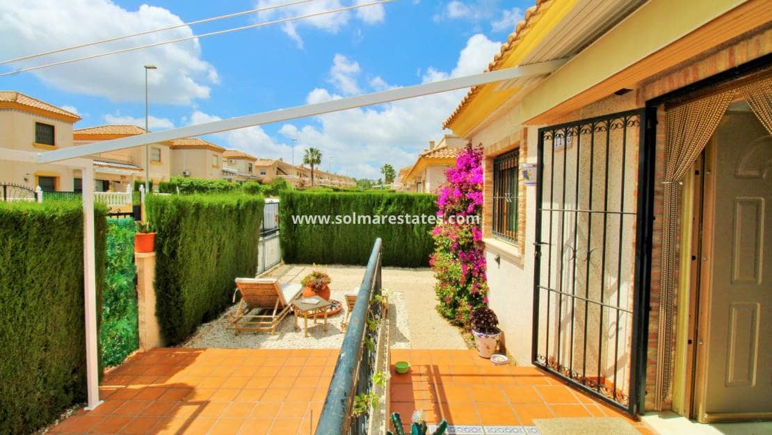 3 bedroom Terraced Villa for sale in Villamartin with pool - € 269,500 (Ref: 9838254)