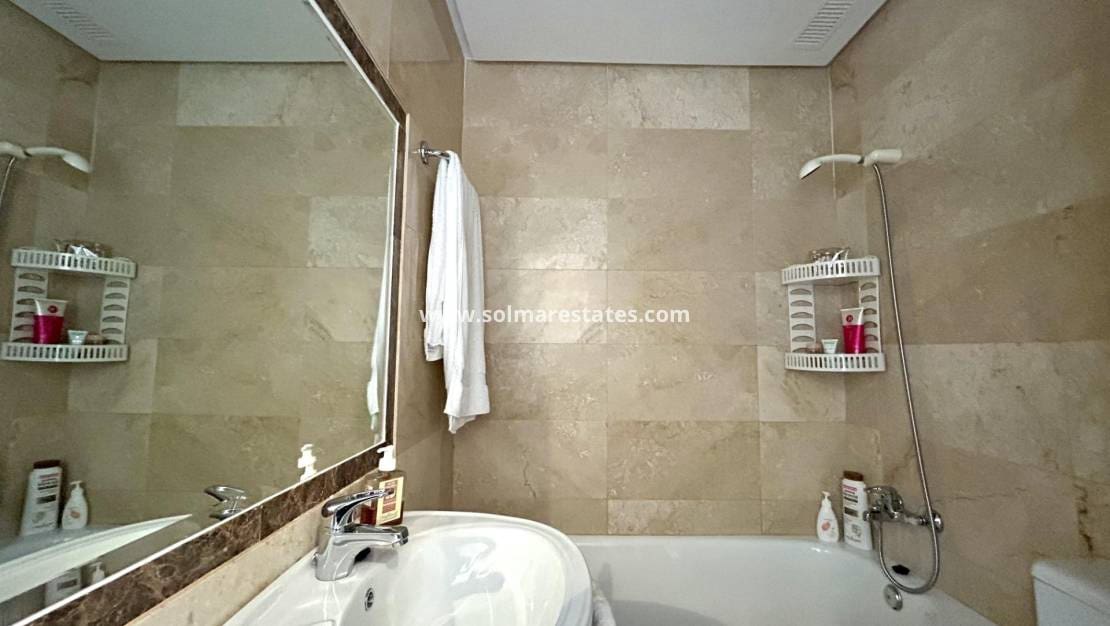 3 quarto Casa em Banda para venda em Cabo Roig com piscina - 319 900 € (Ref: 9838395)
