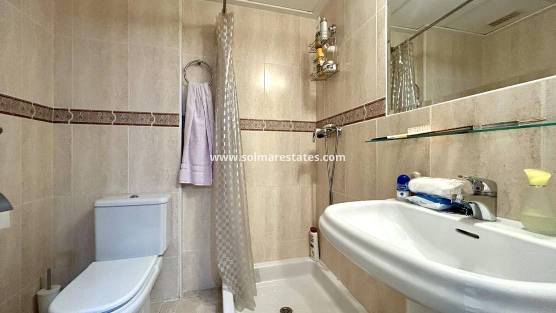3 quarto Casa em Banda para venda em Cabo Roig com piscina - 319 900 € (Ref: 9838395)