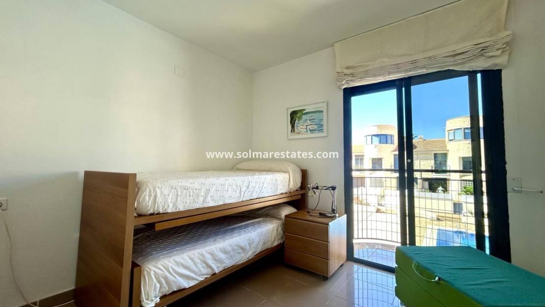 3 quarto Casa em Banda para venda em Cabo Roig com piscina - 319 900 € (Ref: 9838395)