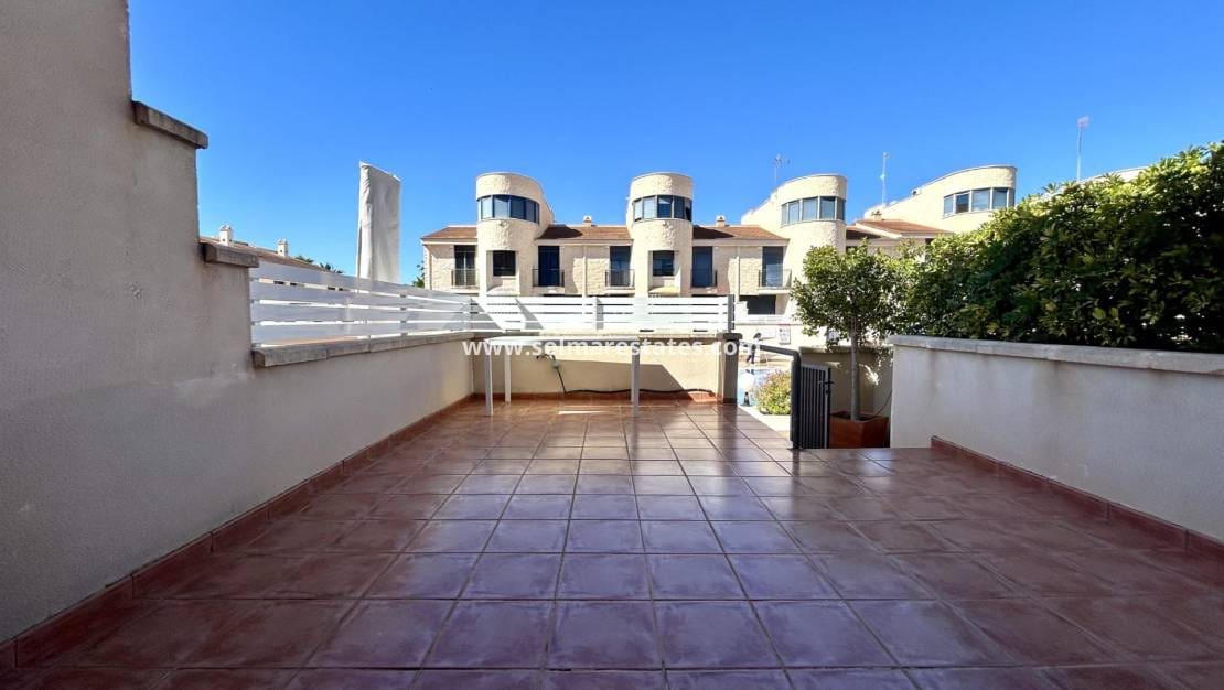 3 quarto Casa em Banda para venda em Cabo Roig com piscina - 319 900 € (Ref: 9838395)