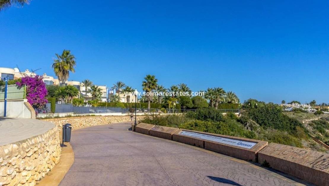 3 quarto Casa em Banda para venda em Cabo Roig com piscina - 319 900 € (Ref: 9838395)