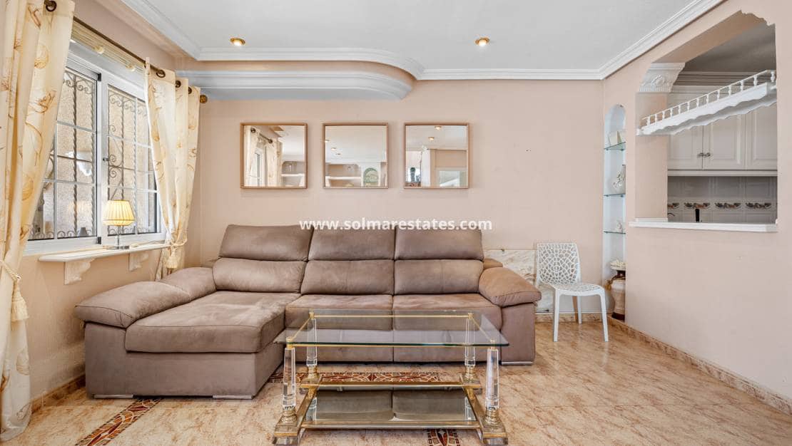 3 soveværelse Rækkehus til salg i Playa Flamenca med swimmingpool - € 194.000 (Ref: 9838396)