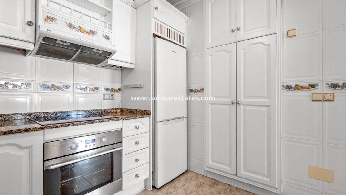 3 soveværelse Rækkehus til salg i Playa Flamenca med swimmingpool - € 194.000 (Ref: 9838396)