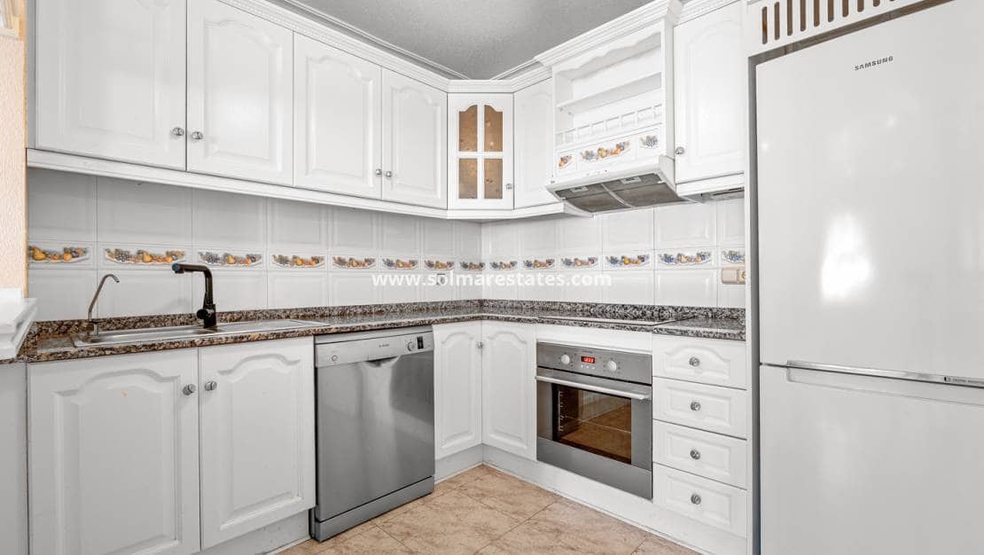 3 soveværelse Rækkehus til salg i Playa Flamenca med swimmingpool - € 194.000 (Ref: 9838396)