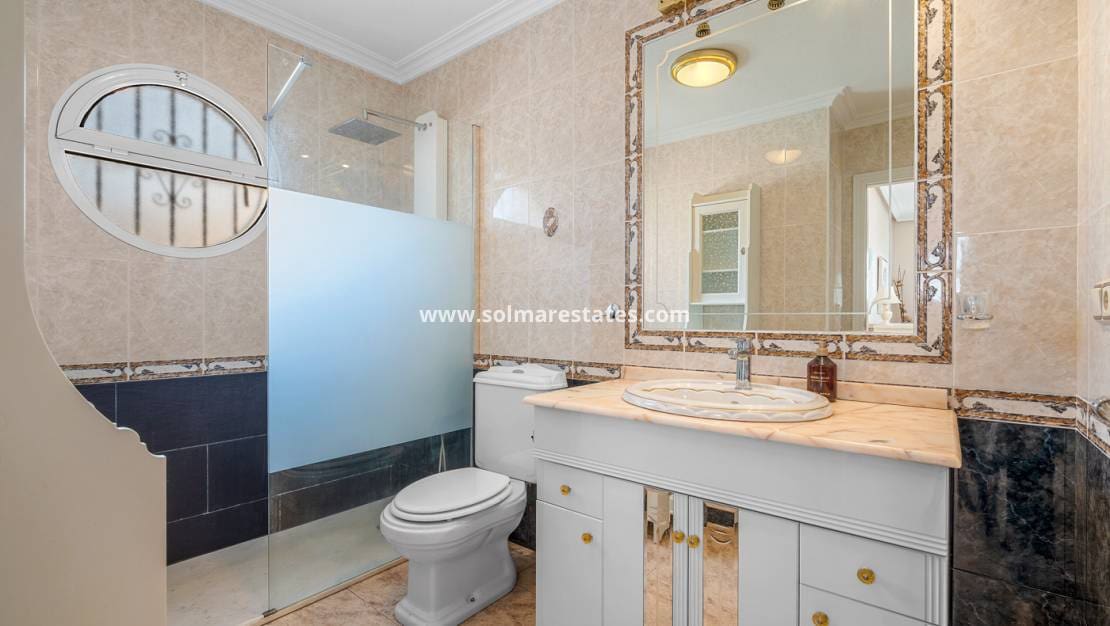 3 soveværelse Rækkehus til salg i Playa Flamenca med swimmingpool - € 194.000 (Ref: 9838396)