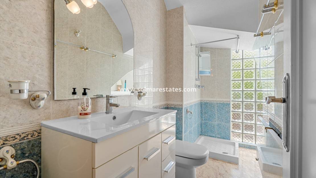 3 soveværelse Rækkehus til salg i Playa Flamenca med swimmingpool - € 194.000 (Ref: 9838396)