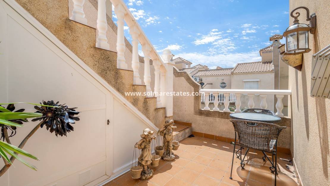 3 soveværelse Rækkehus til salg i Playa Flamenca med swimmingpool - € 194.000 (Ref: 9838396)