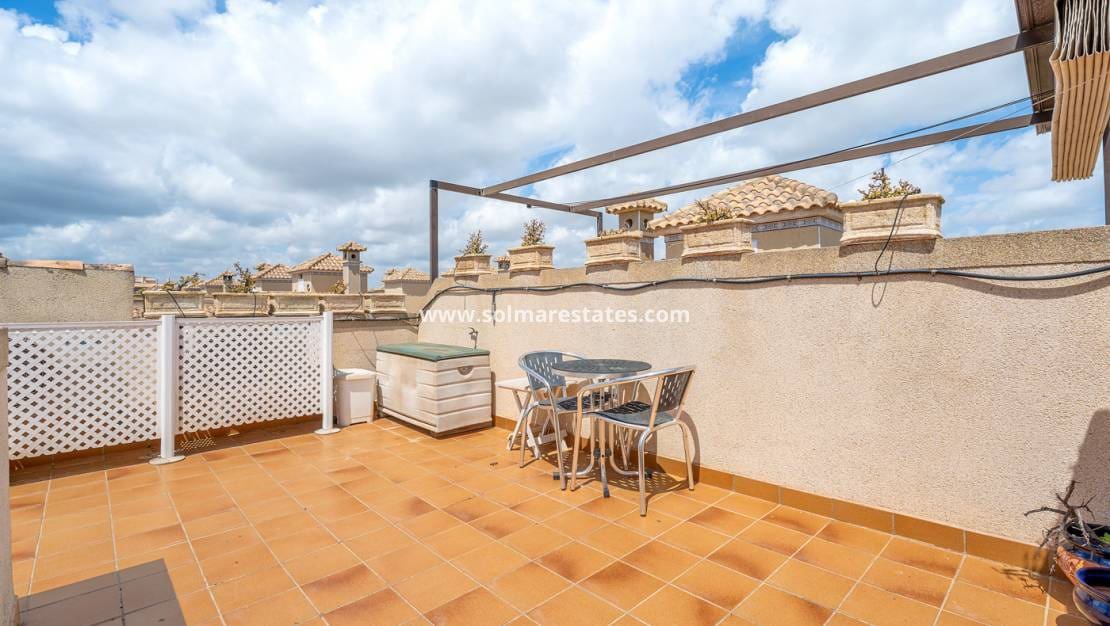 3 soveværelse Rækkehus til salg i Playa Flamenca med swimmingpool - € 194.000 (Ref: 9838396)