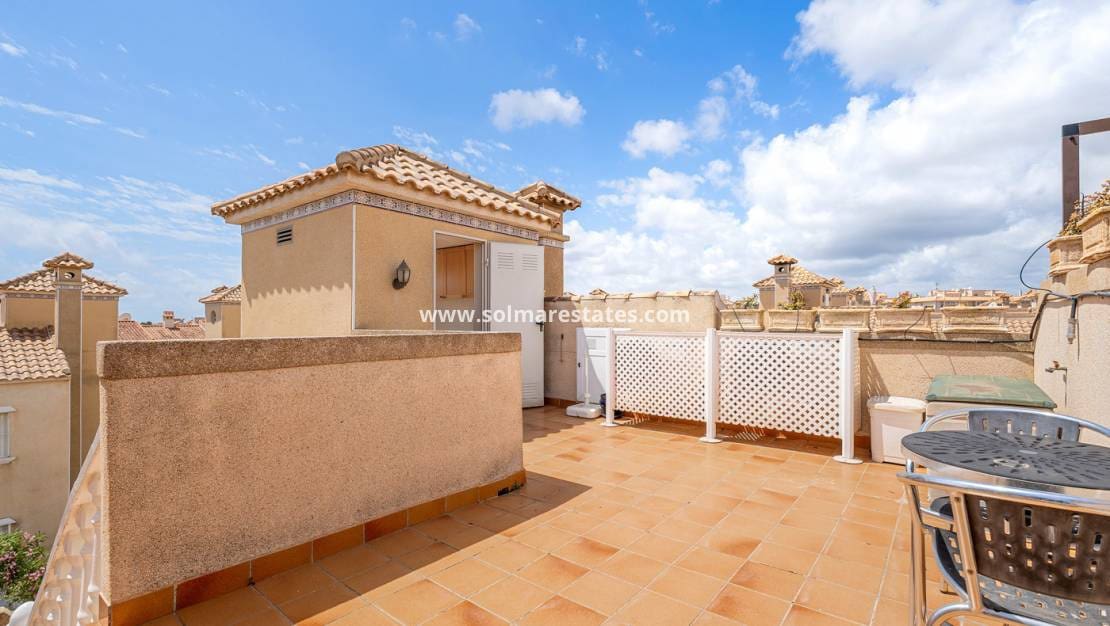 3 soveværelse Rækkehus til salg i Playa Flamenca med swimmingpool - € 194.000 (Ref: 9838396)