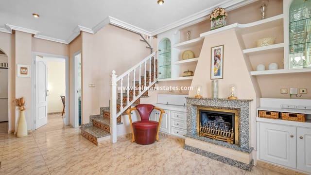 3 soveværelse Rækkehus til salg i Playa Flamenca, Orihuela med swimmingpool - € 194.000 (Ref: 9838396)