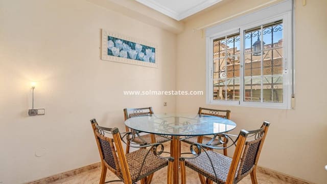 3 soveværelse Rækkehus til salg i Playa Flamenca, Orihuela med swimmingpool - € 194.000 (Ref: 9838396)