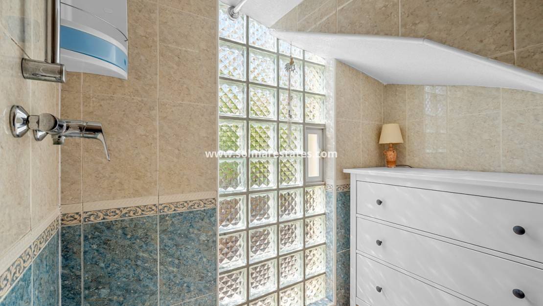 3 soveværelse Rækkehus til salg i Playa Flamenca med swimmingpool - € 194.000 (Ref: 9838396)