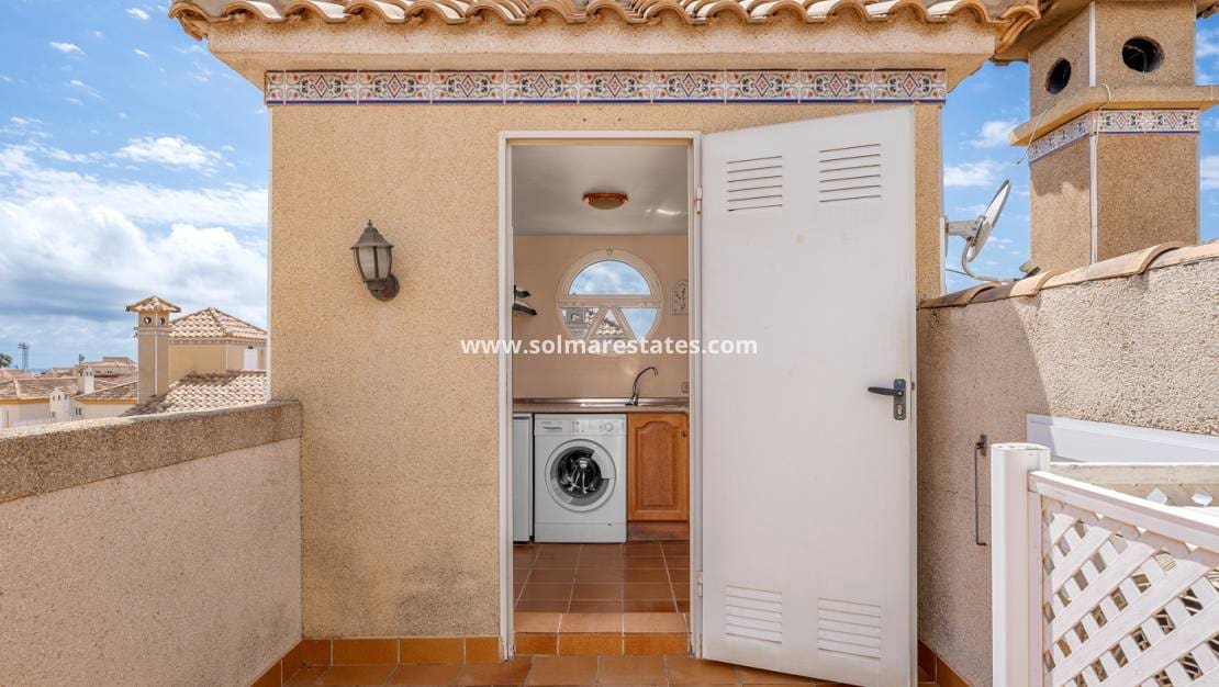 3 soveværelse Rækkehus til salg i Playa Flamenca med swimmingpool - € 194.000 (Ref: 9838396)