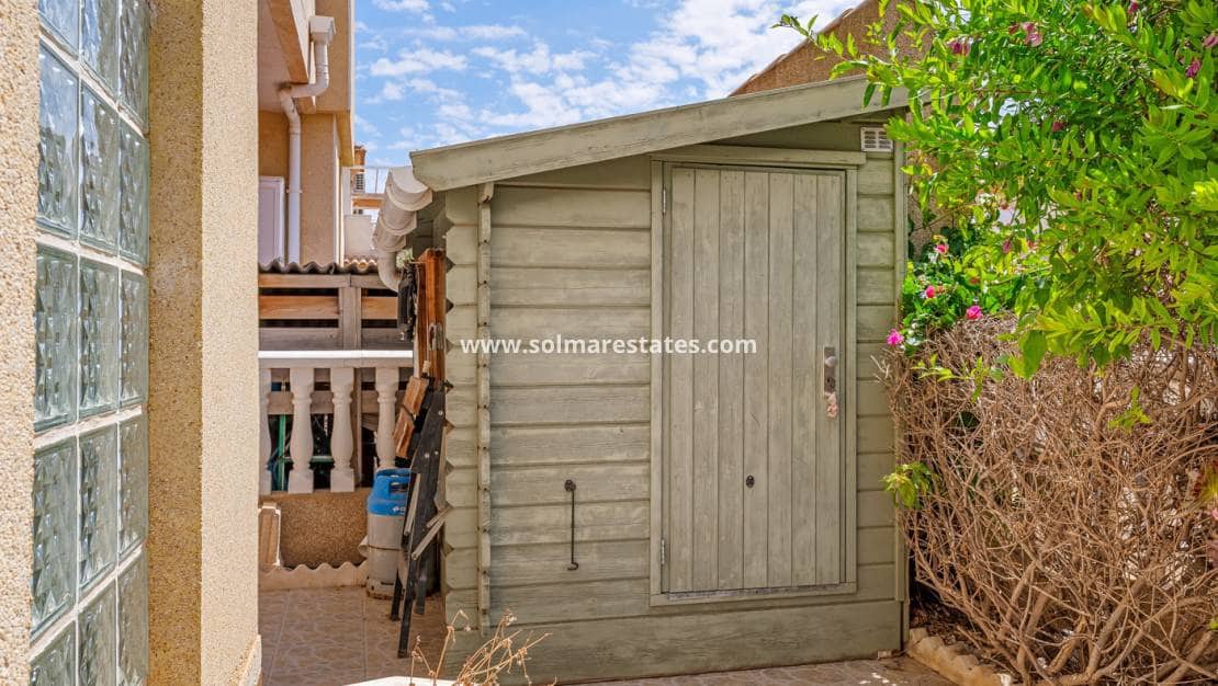 3 soveværelse Rækkehus til salg i Playa Flamenca med swimmingpool - € 194.000 (Ref: 9838396)