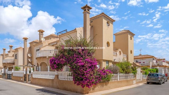 3 soveværelse Rækkehus til salg i Playa Flamenca, Orihuela med swimmingpool - € 194.000 (Ref: 9838396)