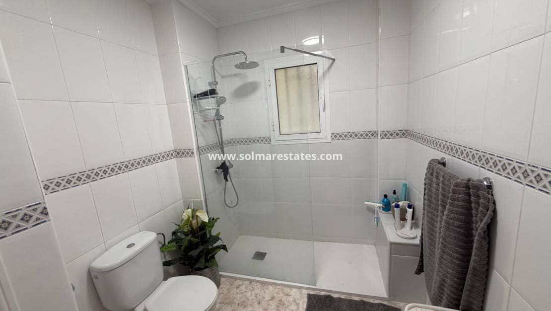 2 soveværelse Lejlighed til salg i La Marquesa med swimmingpool - € 144.995 (Ref: 9841404)