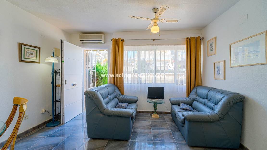 2 Zimmer Bungalow zu verkaufen in Los Altos mit Pool - 165.000 € (Ref: 9841406)