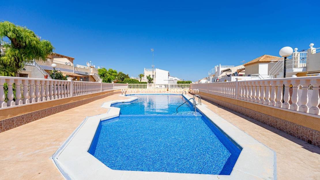 2 Zimmer Bungalow zu verkaufen in Los Altos mit Pool - 165.000 € (Ref: 9841406)
