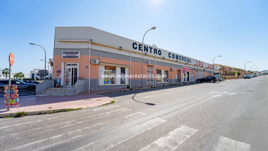2 Zimmer Bungalow zu verkaufen in Los Altos mit Pool - 165.000 € (Ref: 9841406)
