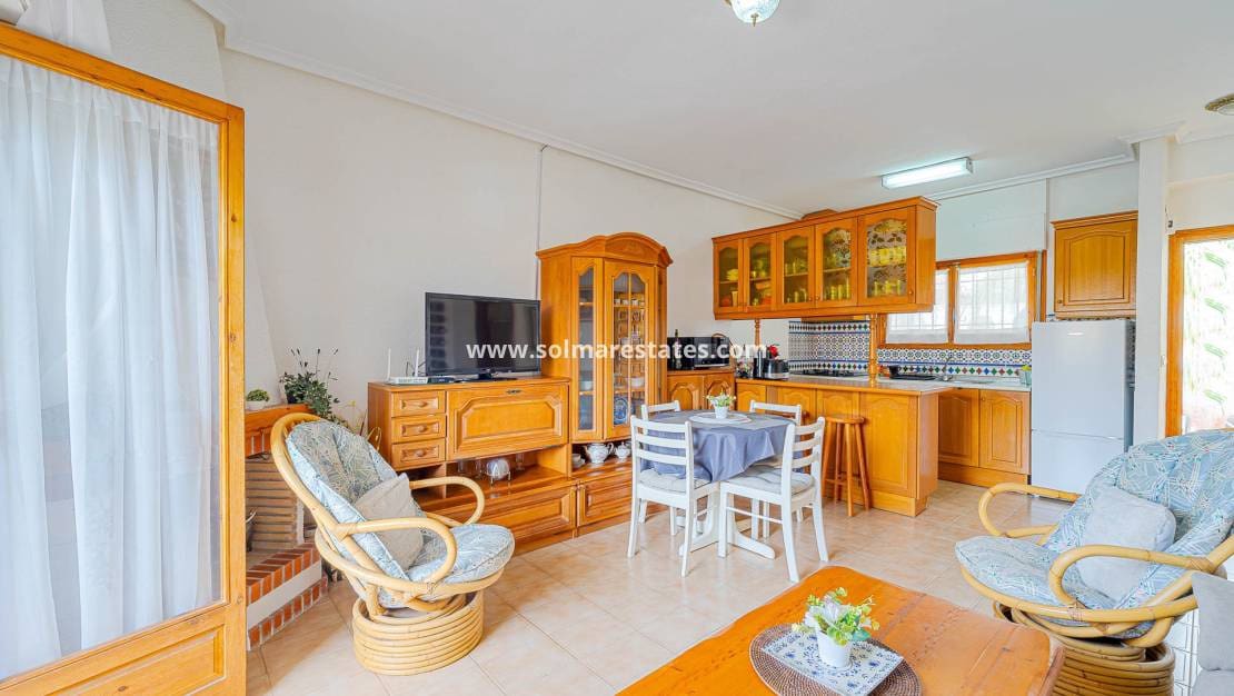 2 chambre Appartement à vendre à Punta Prima avec piscine - 170 000 € (Ref: 9841407)